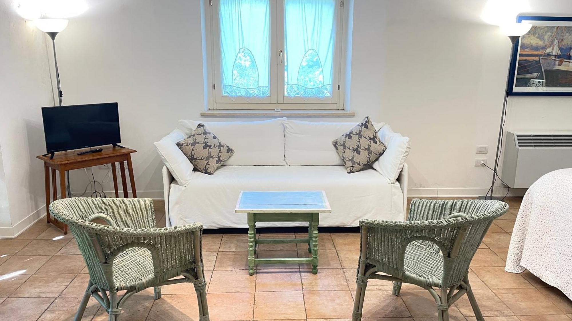 Monolocale con Divano-Letto