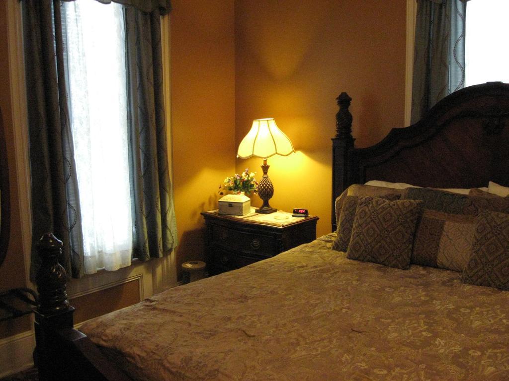 King Room with Private Bathroom with Shower