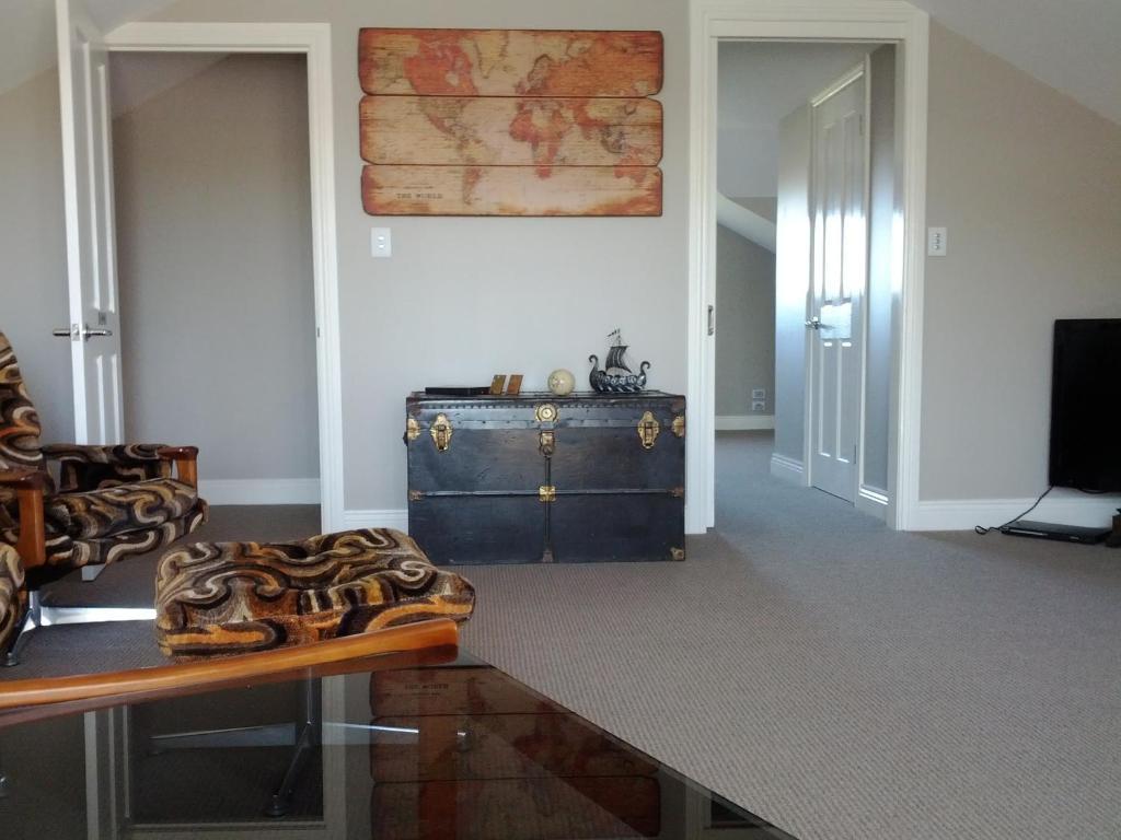 Admiral Deluxe Queen Suite