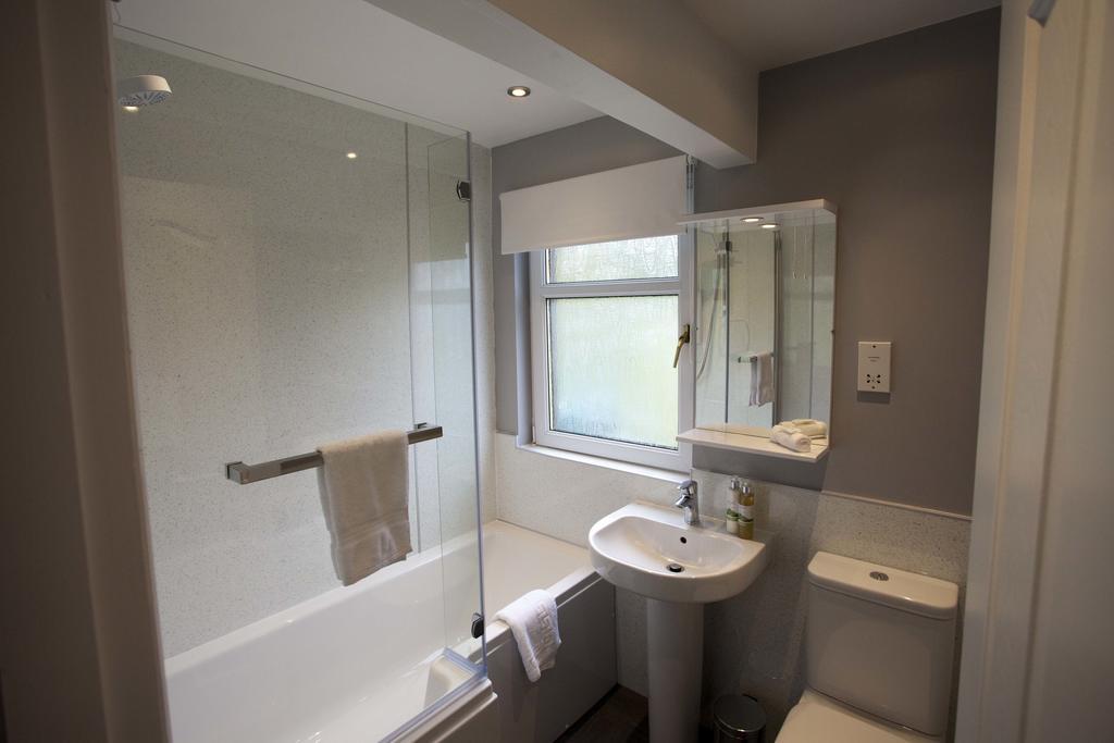 Chambre Familiale avec Salle de Bains
