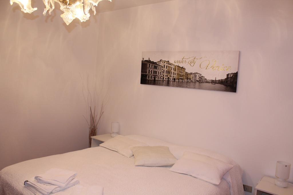 Camera Tripla Basic con Bagno in Comune