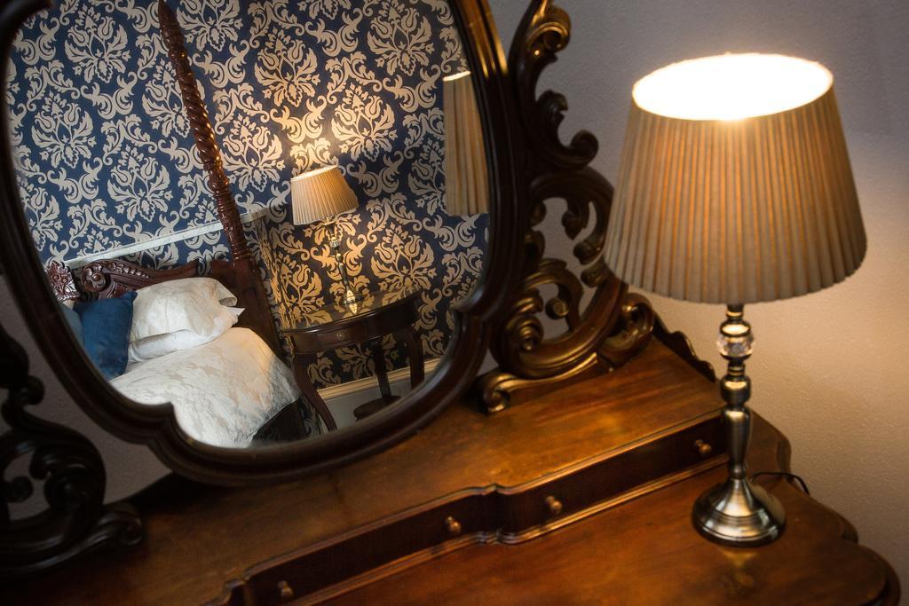 Doppelzimmer mit Himmelbett