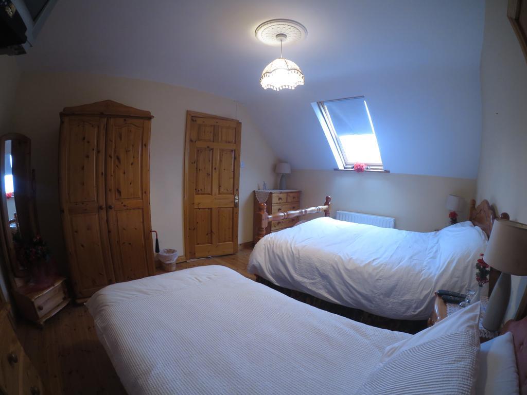 Deluxe Double Room (2 Adults + 1 Child)