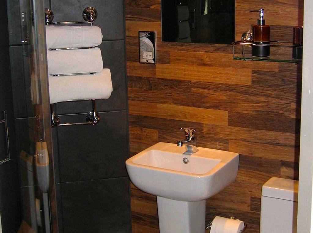 Single Room Bathroom,165478263:JPEG