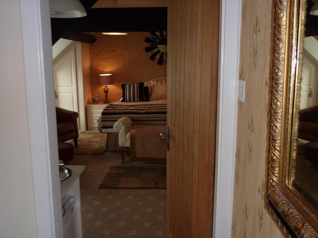 Superior Large King Room with Garden View