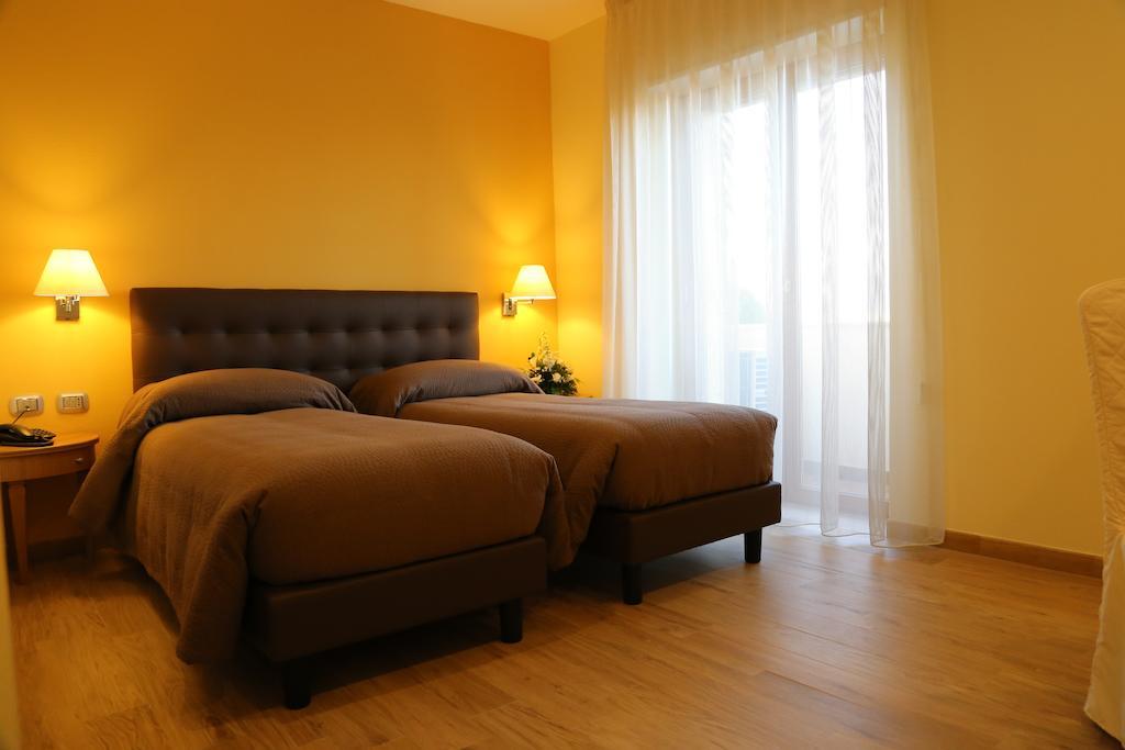 Twin Room,943583311:JPEG