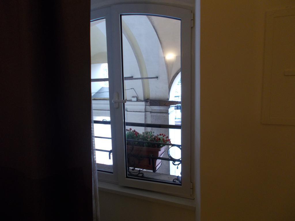 Standard Family Room,240665373:JPEG