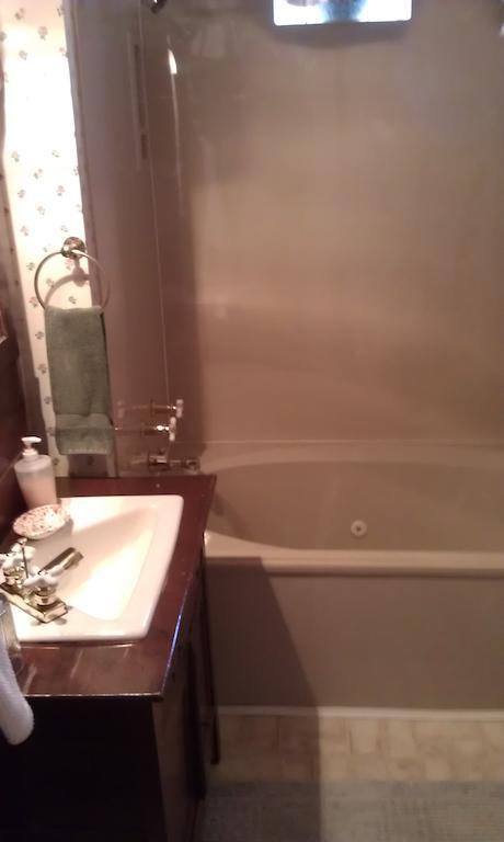 Queen Room Spa Bath