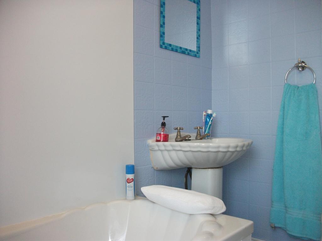 Single Room with Shared Bathroom,250512141:JPEG