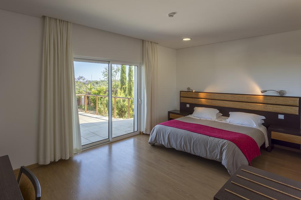 Habitación Doble Deluxe con vistas laterales al mar