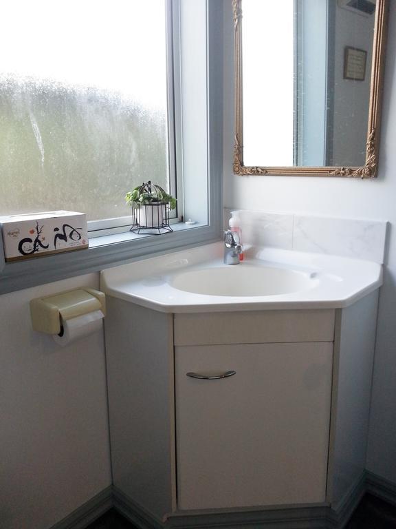 Deluxe King Room with Courtyard Access