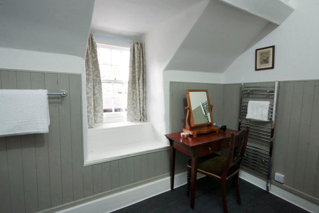 Compact Twin Room