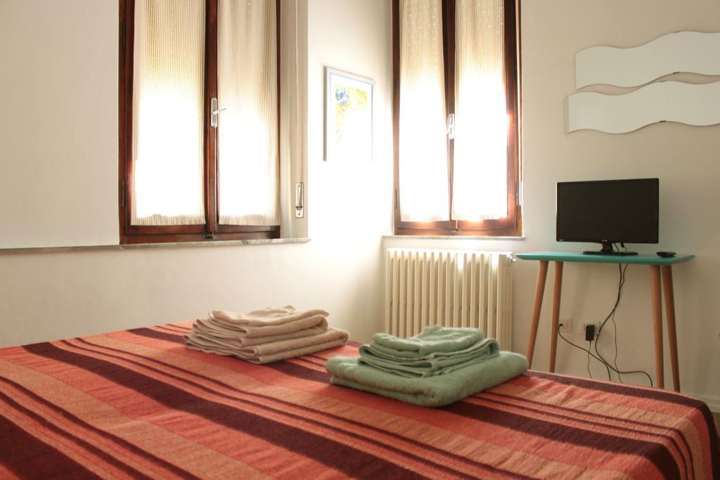 Tweepersoonskamer met Gedeelde Badkamer