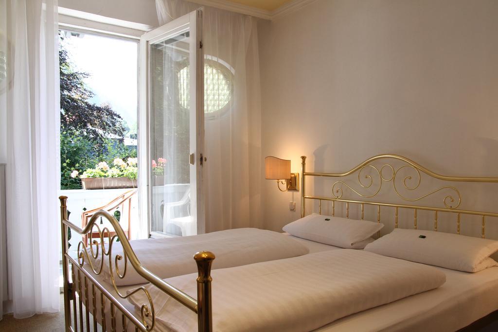 Doppelzimmer mit Balkon und Schlossblick