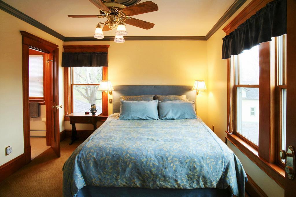 Queen Room,338807683:JPEG