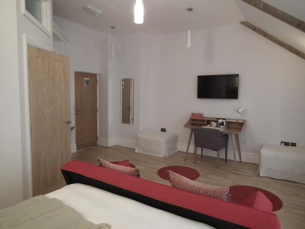 Single Room,1588118917:JPEG