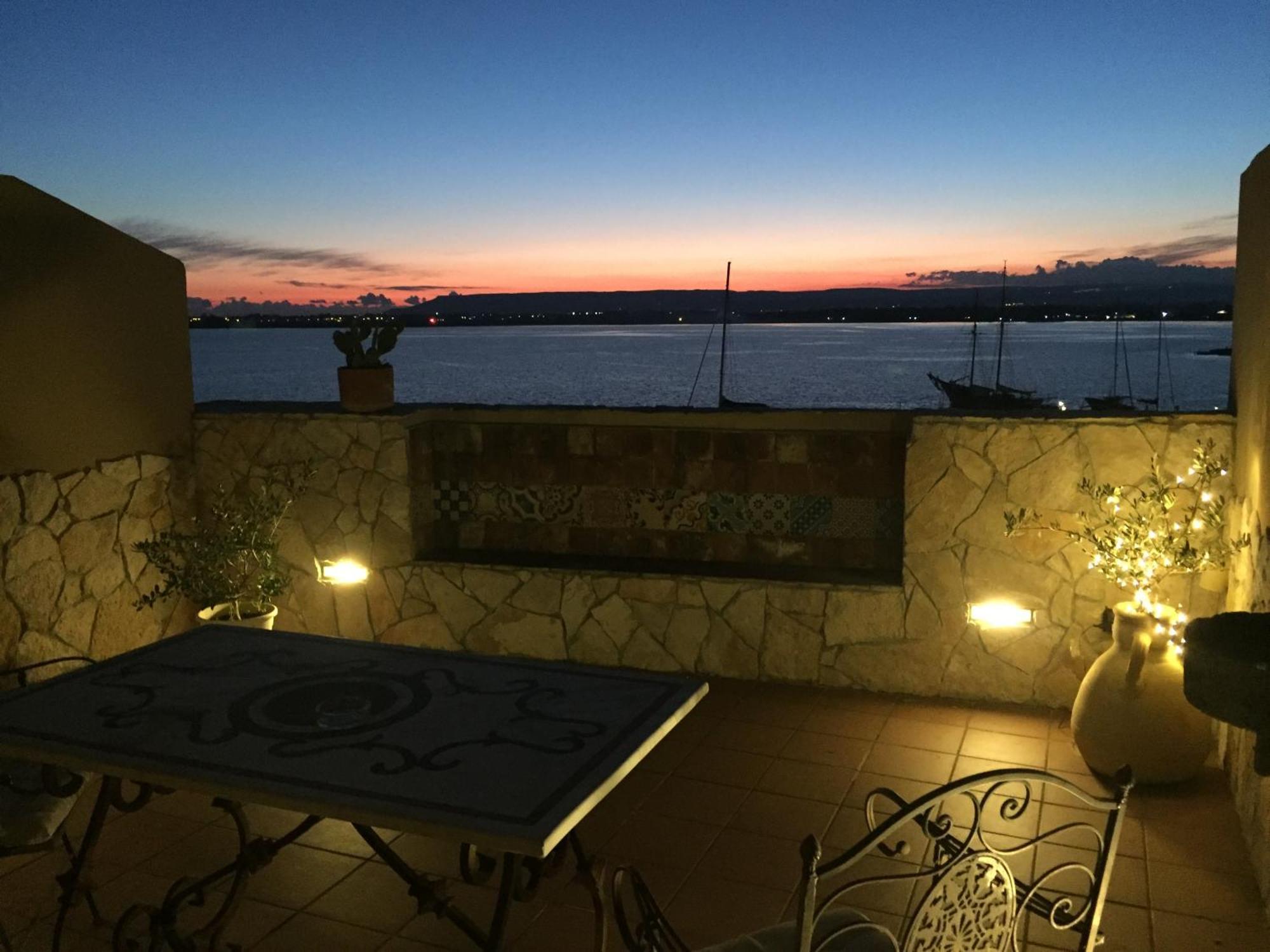 Romantic Suite with Terrace and Sea View