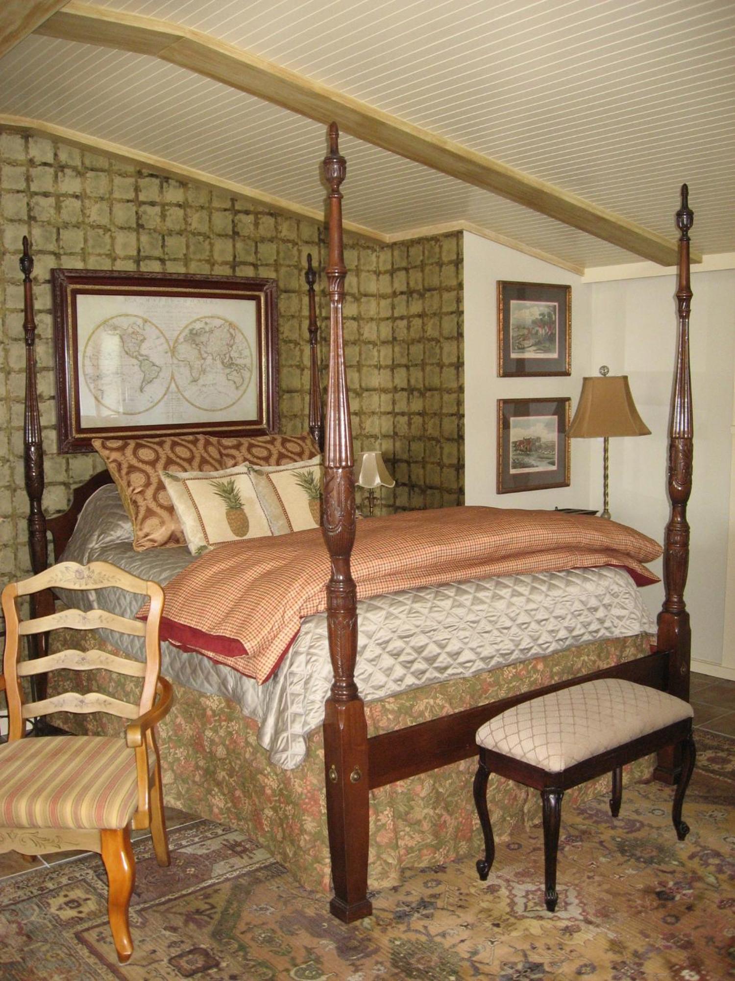 Deluxe King Suite
