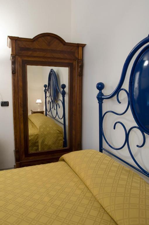 Double Room with French Bed and Private External Bathroom,693013032:JPEG