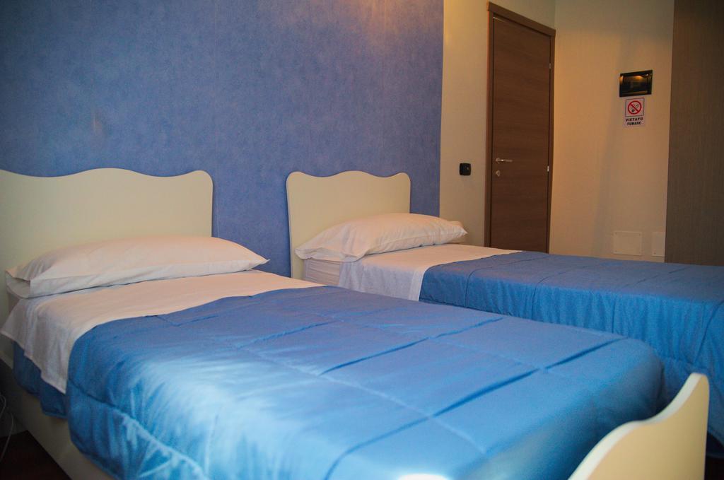 Twin or Double Room Private External Bathroom,393798342:JPEG