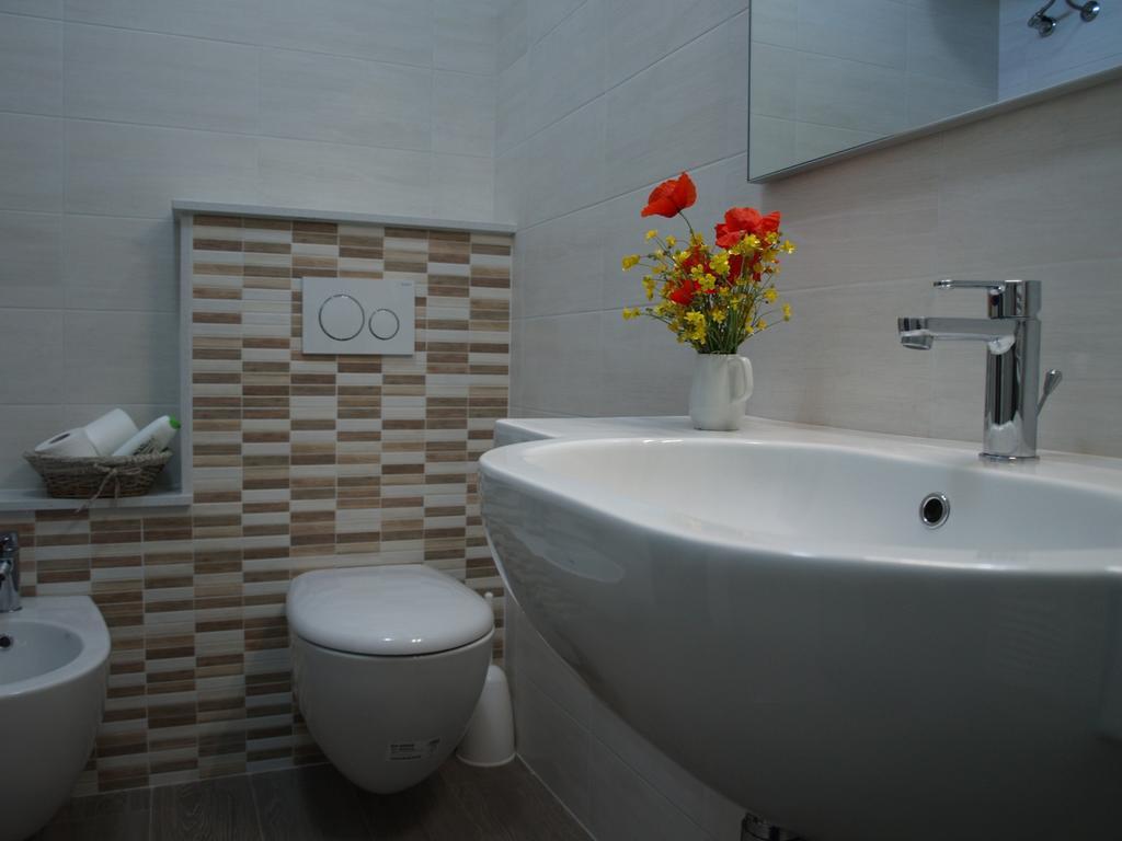 Camera Matrimoniale con Bagno in Comune