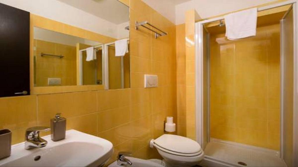 Quadruple Room with Private Bathroom