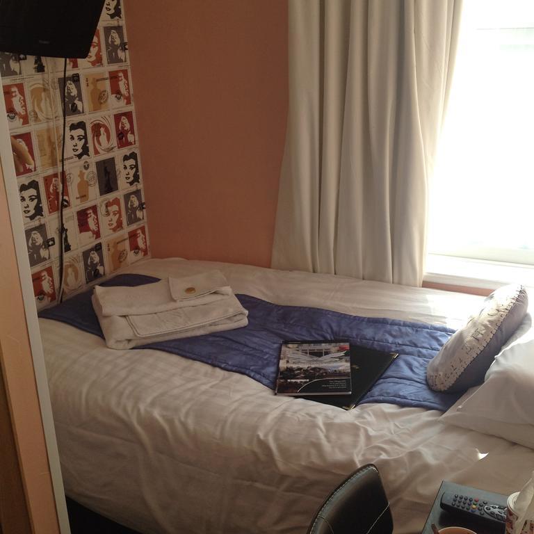 Single Room,79722297:JPEG