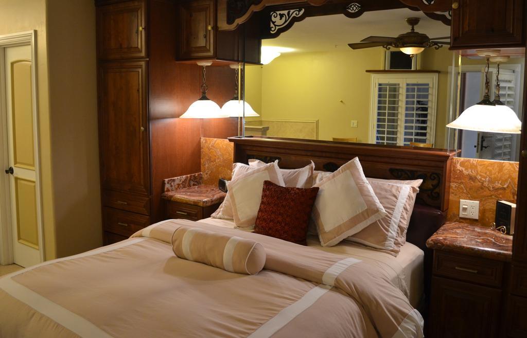Queen Room - Non-Smoking