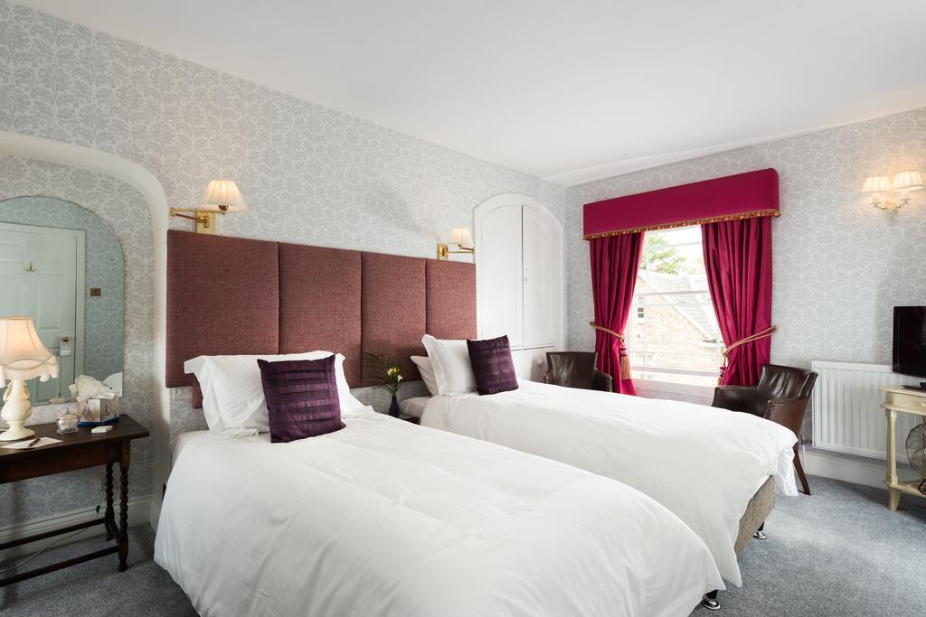 Zimmer mit Super-Kingsize-Bett oder 2 Einzelbetten