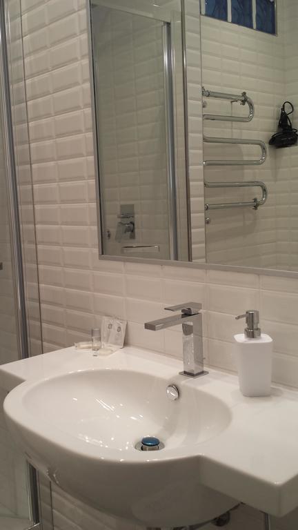 Camera Matrimoniale/Doppia con Letti Singoli con Bagno Privato Esterno e Vista Città
