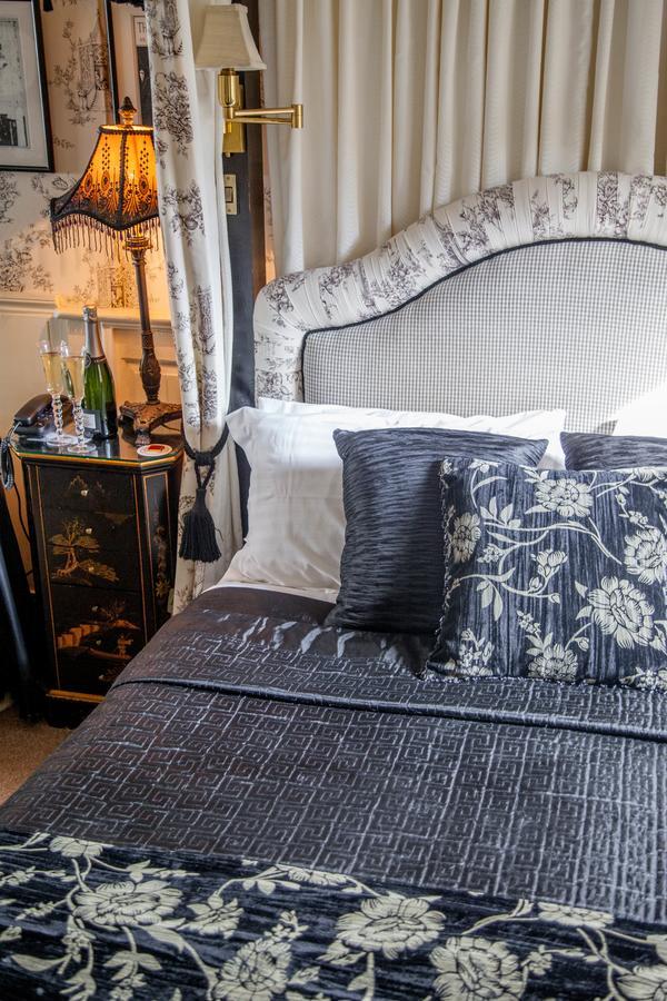 Suite,1114474155:JPEG