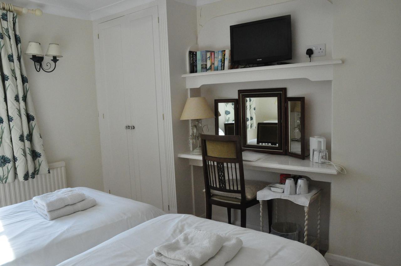 Twin Room with Private Bathroom