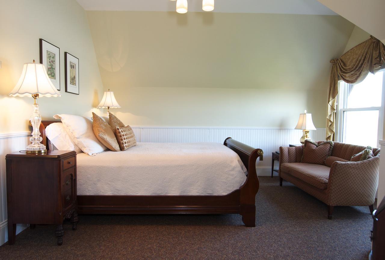 Queen Room with Spa Tub - Gentry - Maclellan House,526155327:JPEG