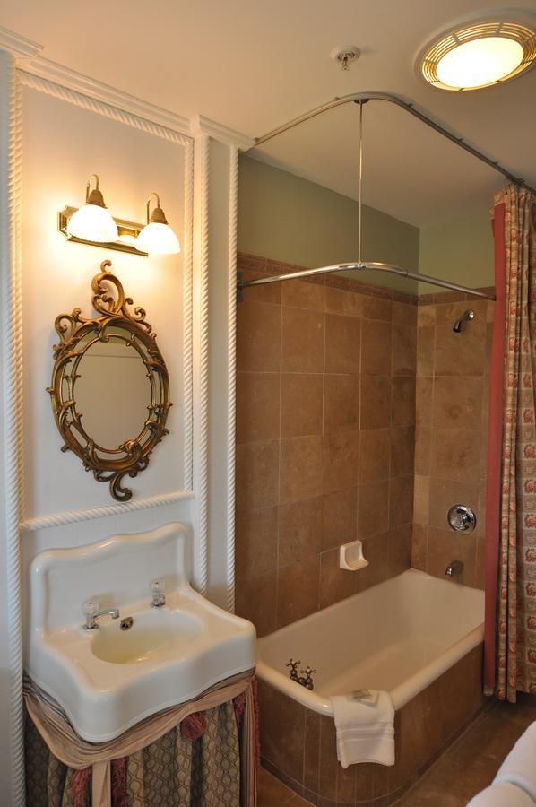 Queen Room,526155132:JPEG