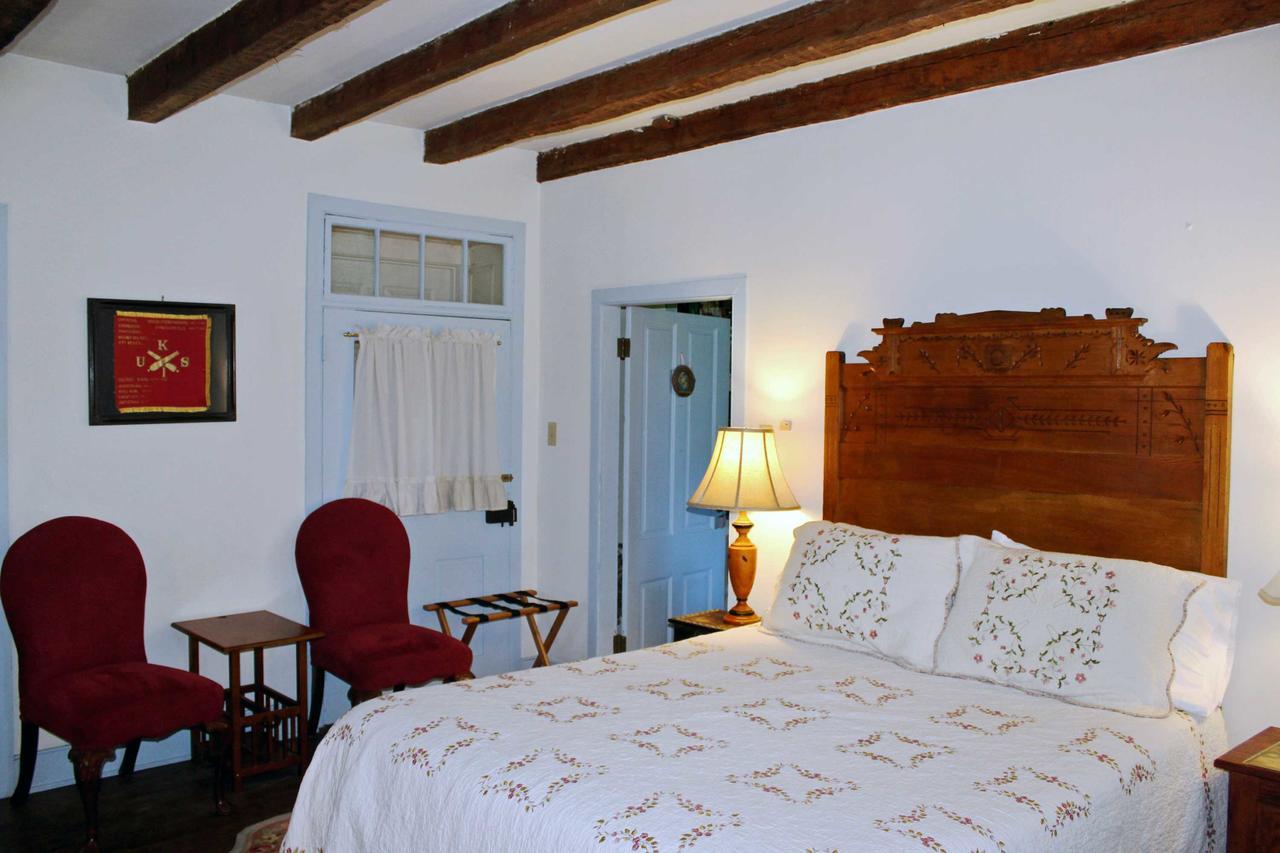 Habitación con cama grande