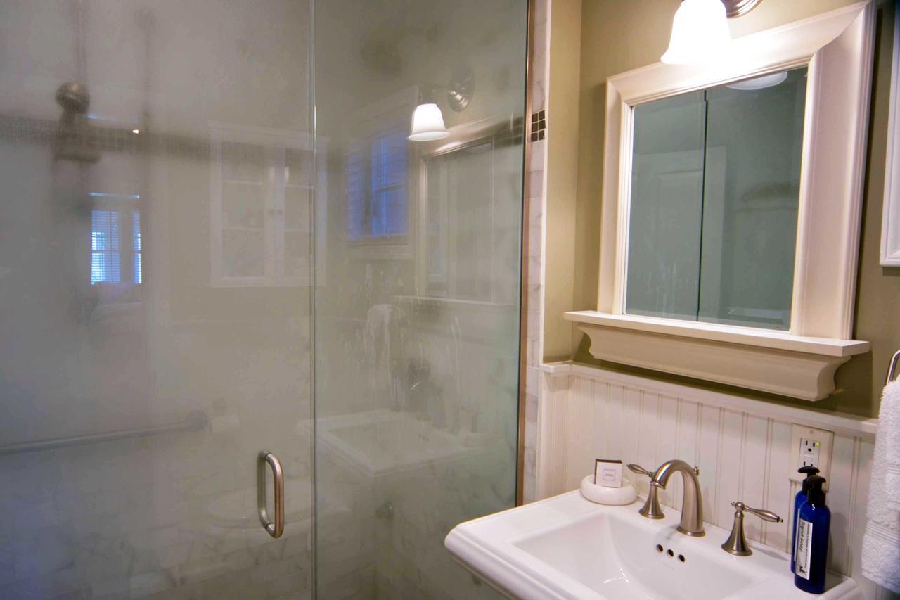 Suite Eleven - Not Pet-Friendly,539531001:JPEG