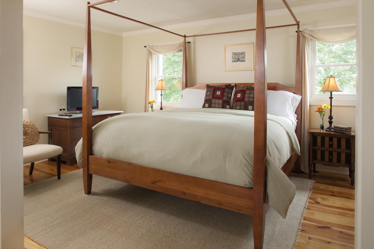 Deluxe King Suite