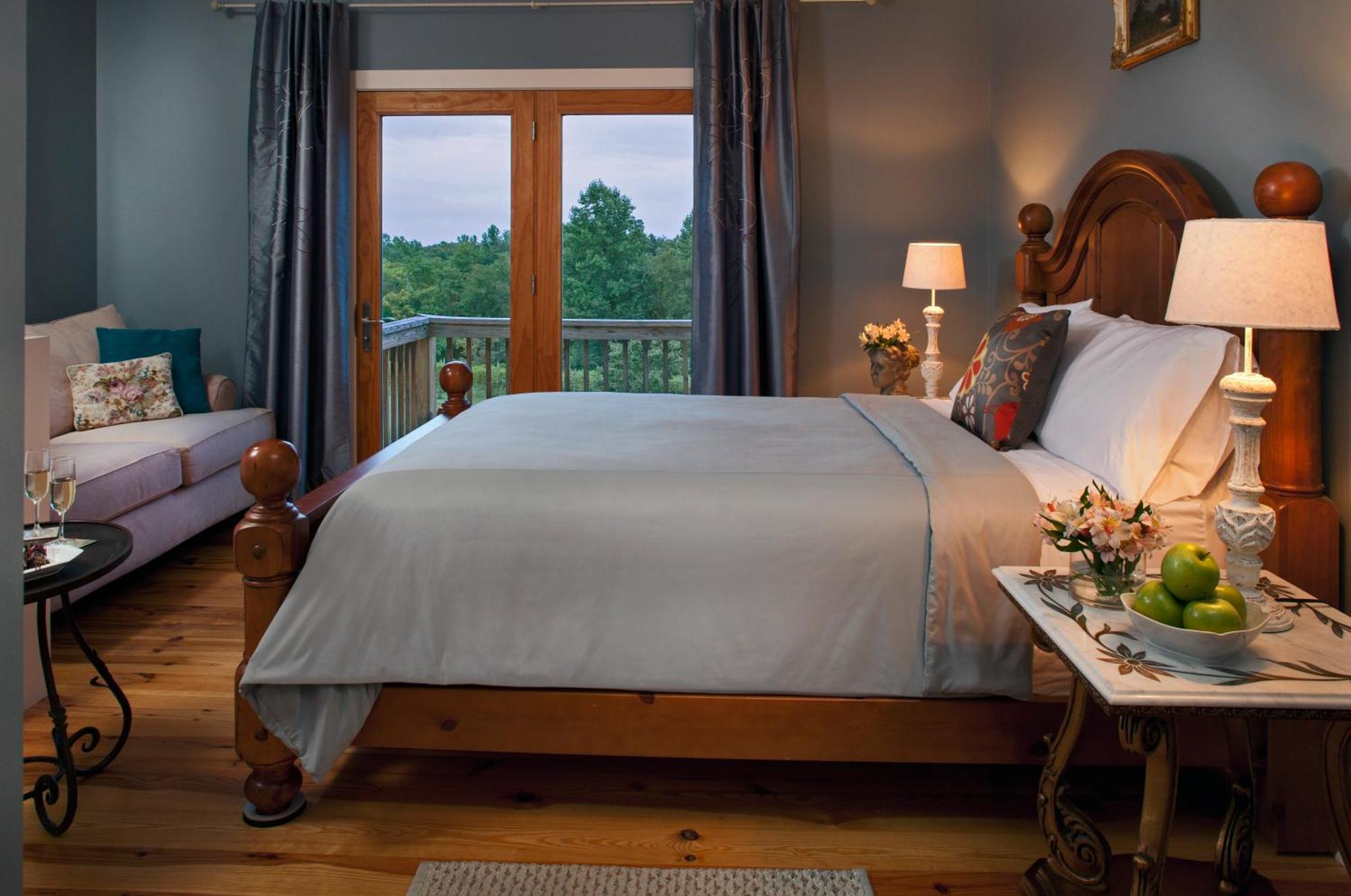 Queen Room with Spa Bath