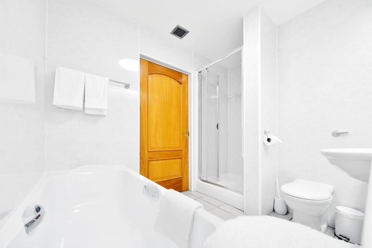 Family Room with Private Bathroom (Ensuite),579460125:JPEG