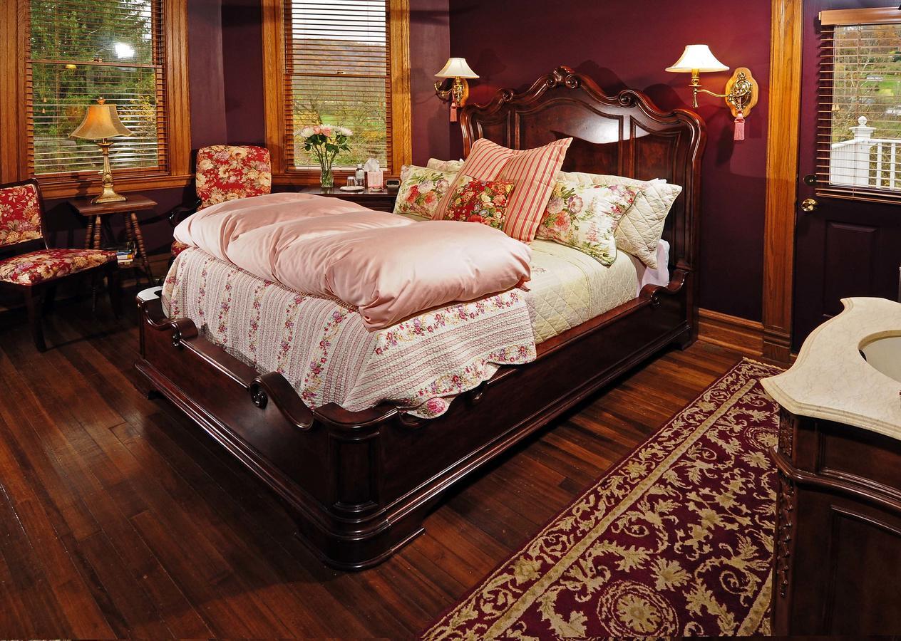 Queen Room with Balcony