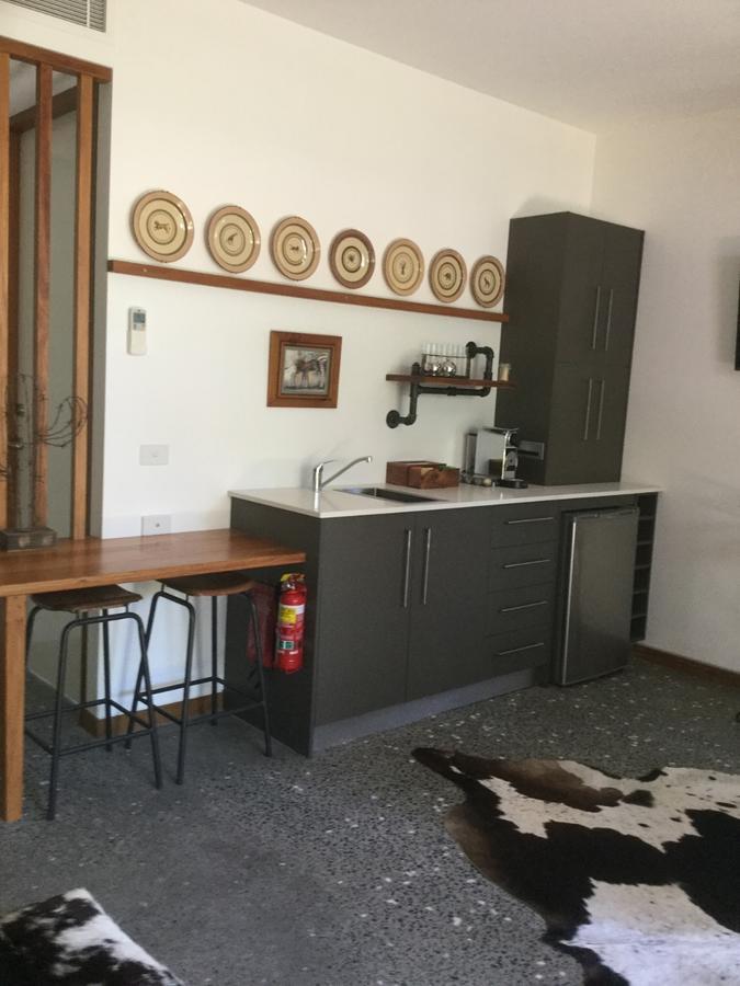 Deluxe King Suite,587658615:JPEG