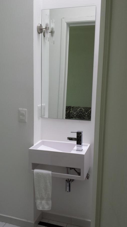 Queen Room,1287109159:JPEG