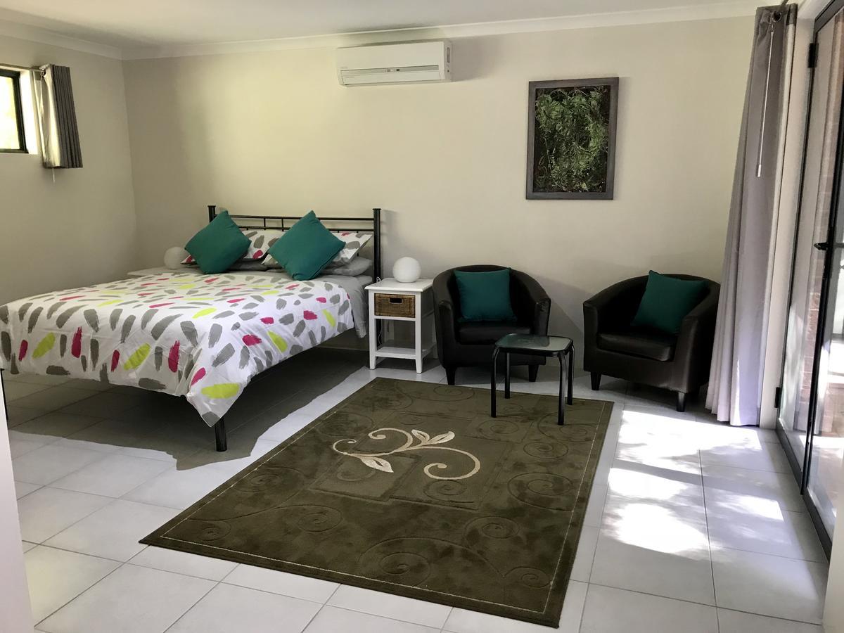 Queen Room Garden View