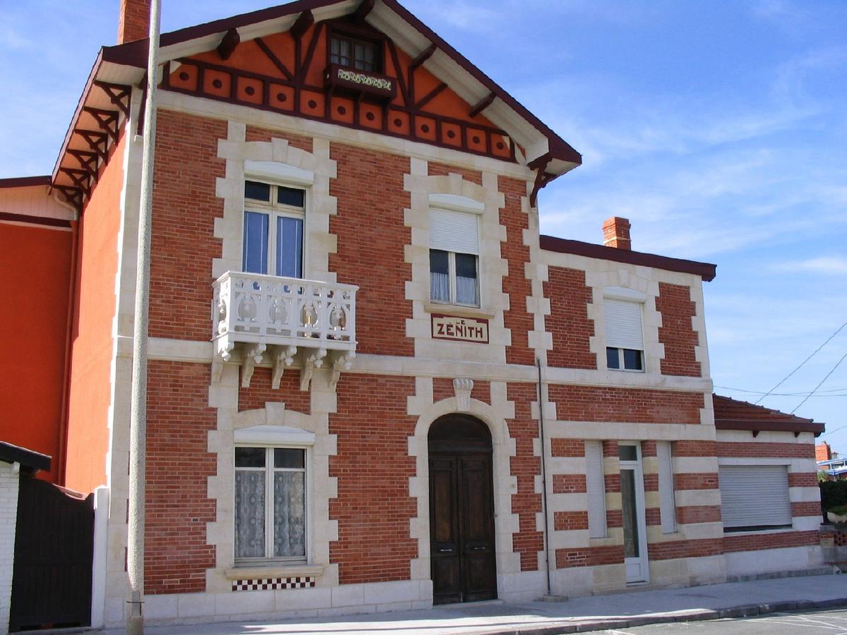Chambre Double avec Salle de Bains Privative et Toilettes Communes