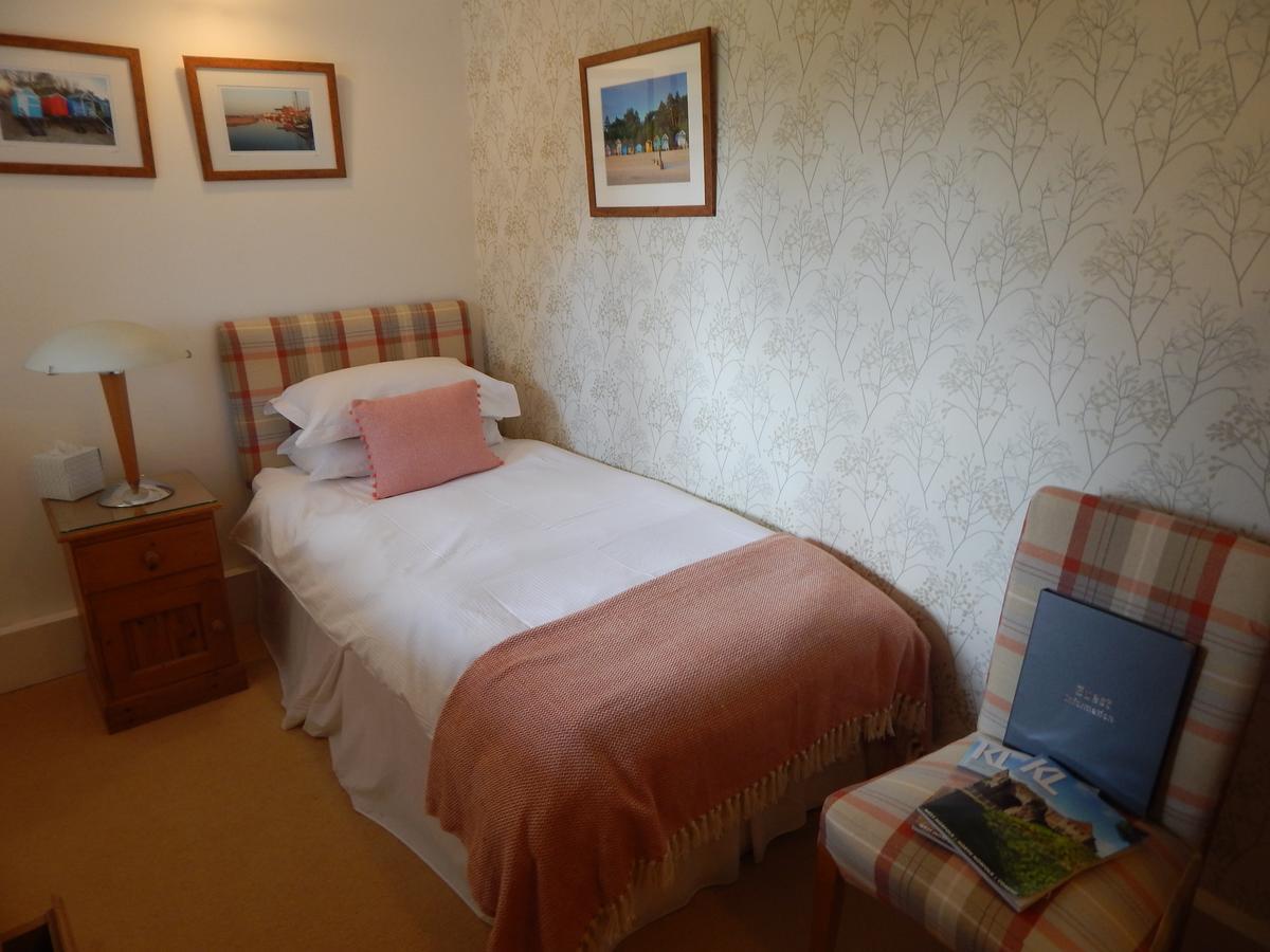 Single Room,631958793:JPEG