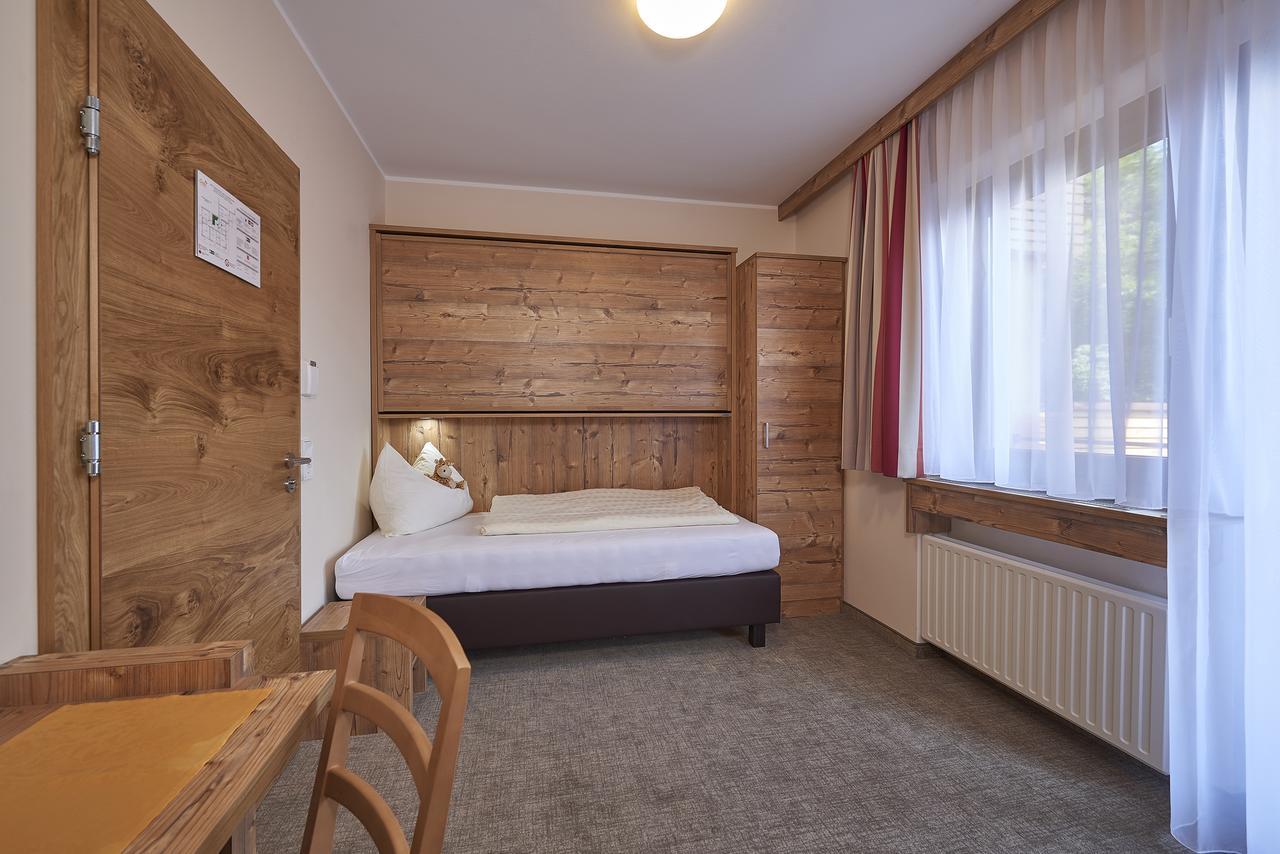 Einzelzimmer mit Balkon