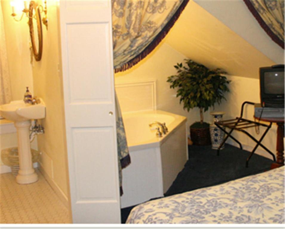 Queen Room with Spa Bath,63495271:JPEG