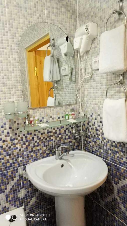 Habitación Doble con baño - 2 camas