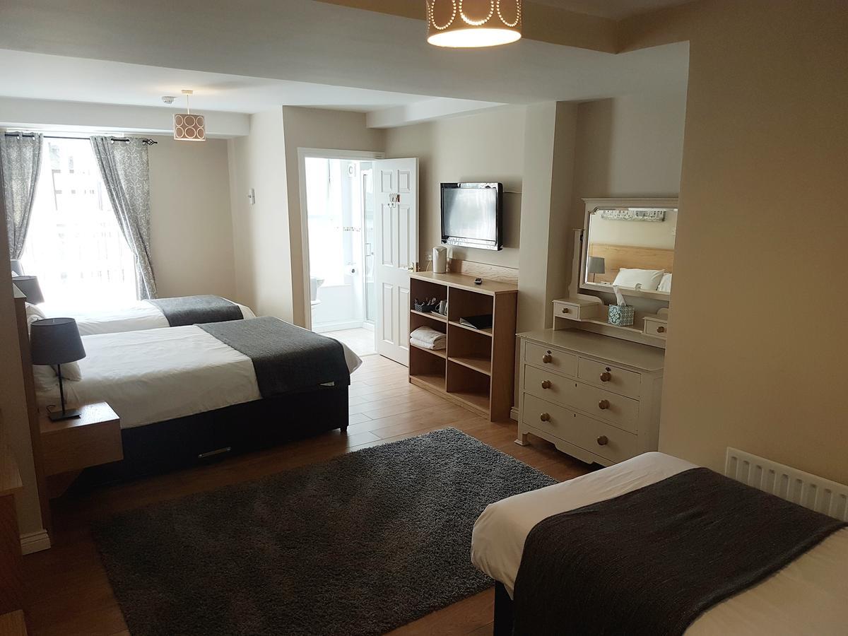 Family Room with Private Bathroom,636801831:JPEG