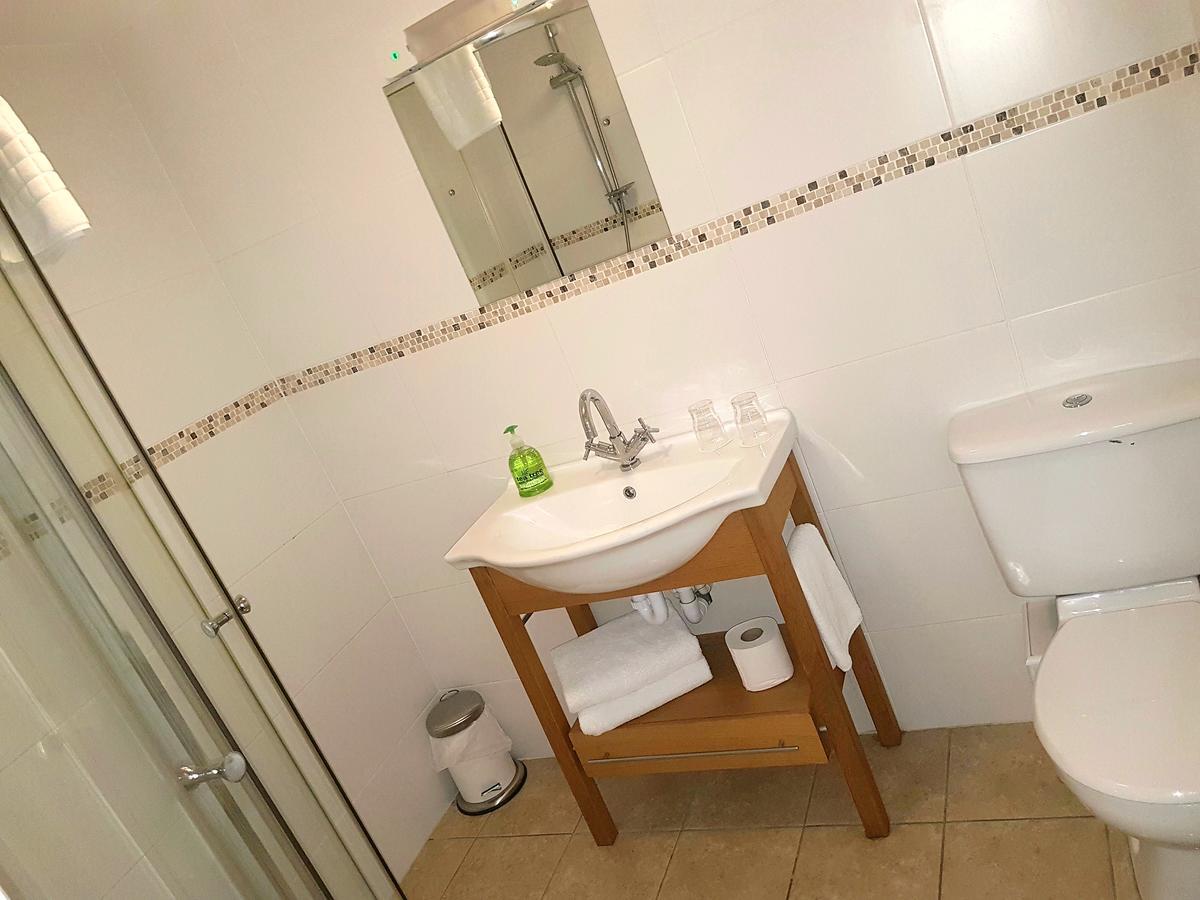 Double or Twin Room with Private Bathroom,636801990:JPEG